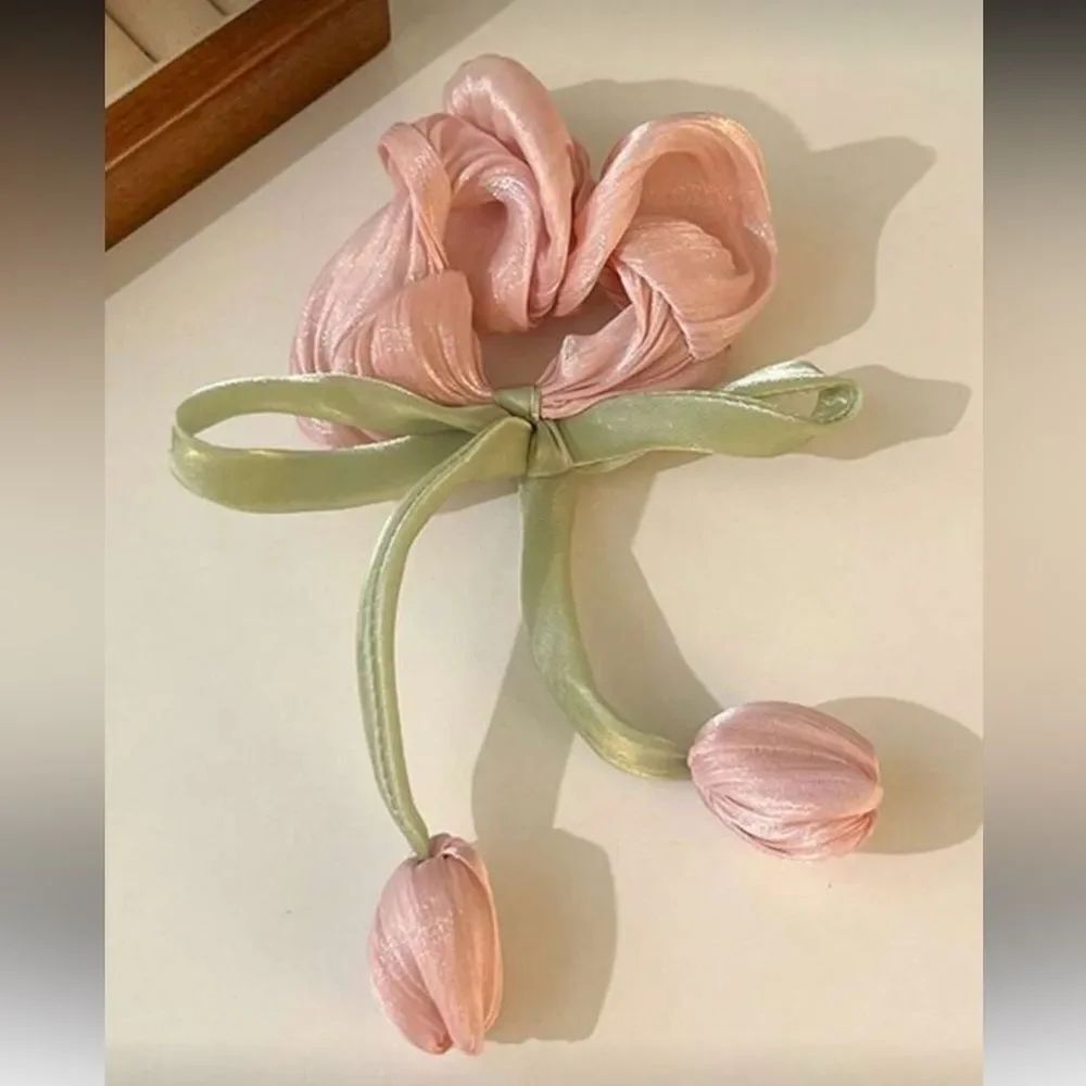Pink tulip hair tie A1599